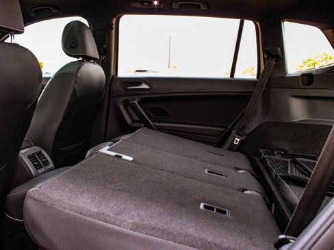 Used 2021 Volkswagen Tiguan SE R-Line image 35