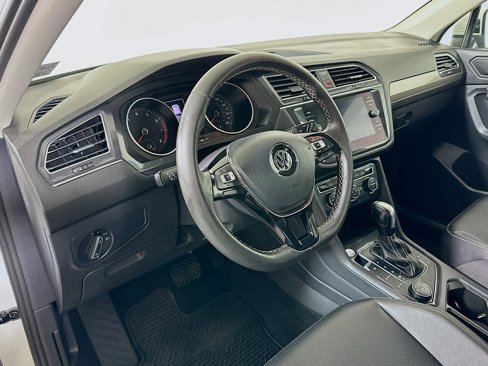 Used 2021 Volkswagen Tiguan SE image 9
