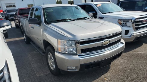 Used 2007 Chevrolet Silverado 1500 LT w/ Safety Package image 2