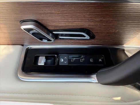 Used 2024 Land Rover Range Rover SE image 12