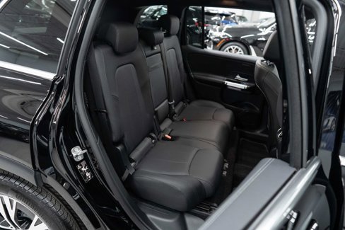 Used 2024 Mercedes-Benz GLB 250 4MATIC w/ Driver Assistance Package image 13