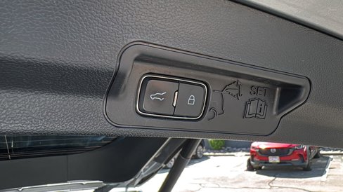 Used 2022 Ford Explorer XLT image 25
