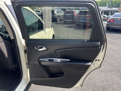 Used 2016 Dodge Journey SE image 12