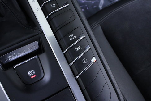 Used 2017 Porsche Macan image 30