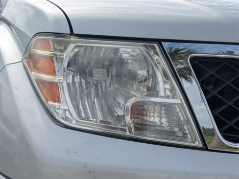 Used 2019 Nissan Frontier SL image 11