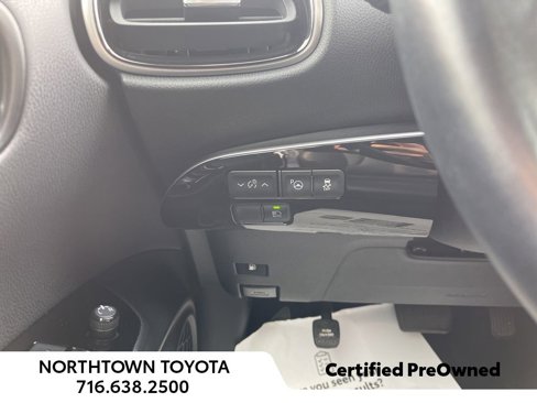 Used 2022 Toyota Prius XLE image 18