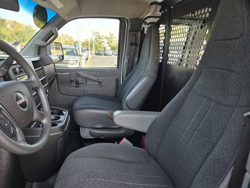 Used 2023 GMC Savana 2500 w/ Driver Convenience Package image 21