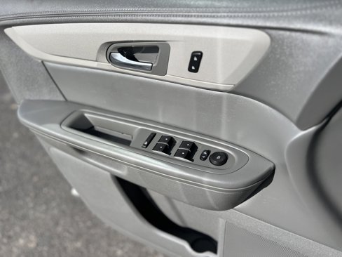 Used 2014 Chevrolet Traverse LT image 9