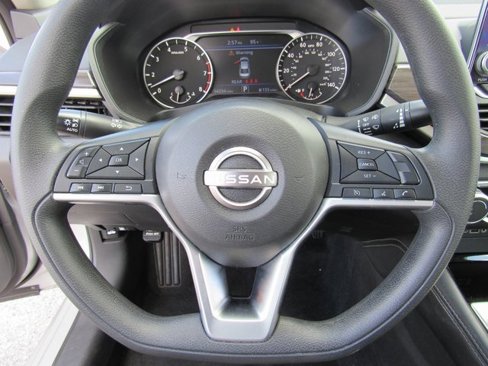 Used 2023 Nissan Altima 2.5 SV image 18