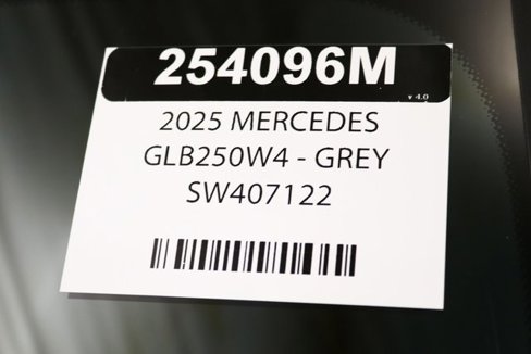 Used 2025 Mercedes-Benz GLB 250 4MATIC image 30