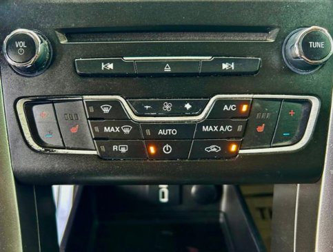 Used 2018 Ford Fusion SE w/ Fusion SE Technology Package image 14