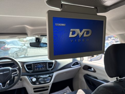 Used 2018 Chrysler Pacifica Touring Plus w/ Tire & Wheel Group image 28
