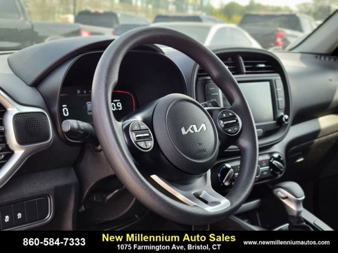 Used 2023 Kia Soul LX w/ LX Technology Package image 19