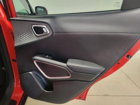 Used 2022 Kia Soul LX image 28