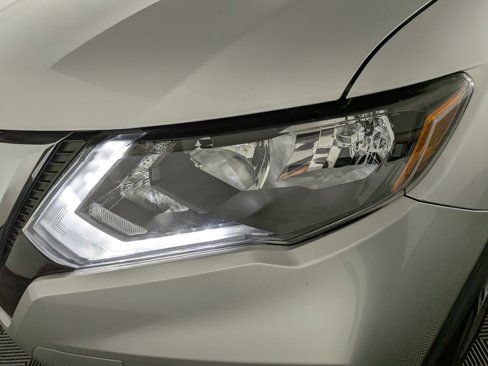 Used 2020 Nissan Rogue SV image 9