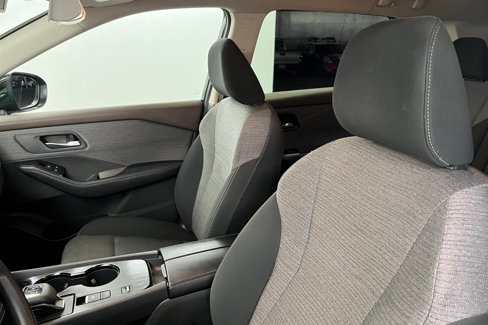 Used 2023 Nissan Rogue SV image 17