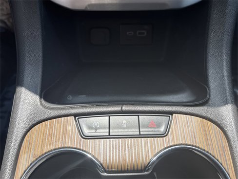 Used 2023 GMC Acadia SLE w/ Driver Convenience Package image 30