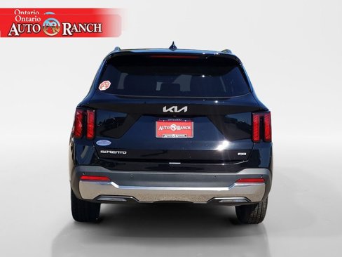 Used 2024 Kia Sorento S image 4