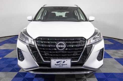 Used 2024 Nissan Kicks SV image 2