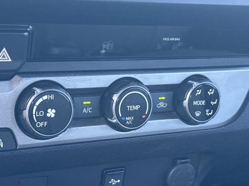 Used 2018 Toyota Tacoma SR image 20