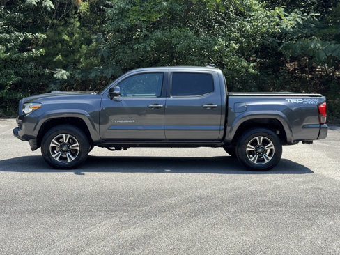 Used 2019 Toyota Tacoma TRD Sport image 2