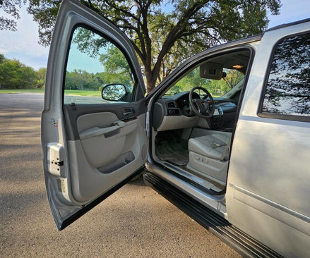 Used 2013 Chevrolet Suburban LTZ image 8