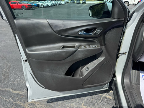 Used 2021 Chevrolet Equinox LT w/ Driver Convenience Package image 12