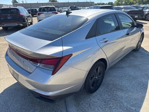 Used 2022 Hyundai Elantra SEL image 5
