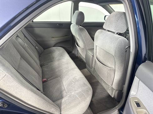 Used 2004 Toyota Camry LE image 24