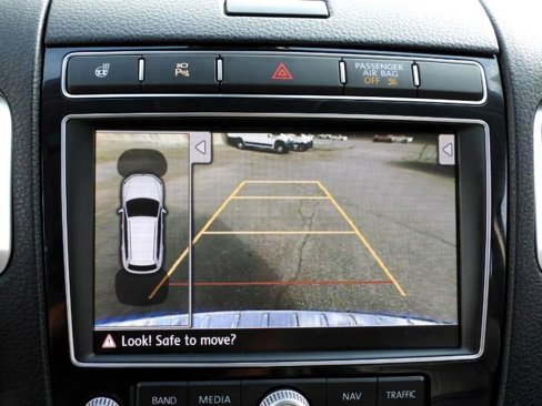 Used 2016 Volkswagen Touareg Sport image 47