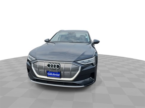 Used 2019 Audi e-tron Prestige w/ Prestige Package image 3