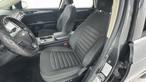 Used 2019 Ford Fusion SE image 10