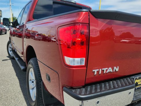 Used 2015 Nissan Titan SV image 11