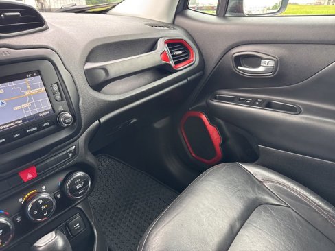 Used 2017 Jeep Renegade Trailhawk w/ Premium Trailhawk Package image 40