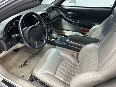 Used 2000 Chevrolet Corvette Coupe image 2