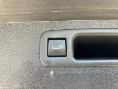 Used 2020 Toyota Highlander XLE image 36