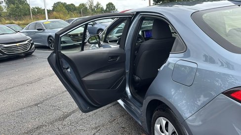 Used 2023 Toyota Corolla LE image 28