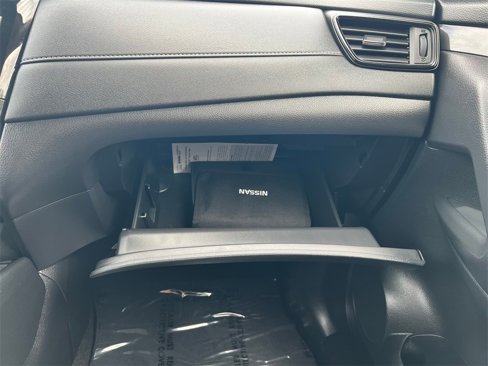Used 2019 Nissan Rogue SV w/ Premium Package image 38