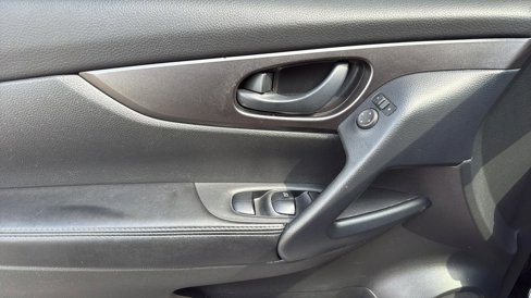 Used 2021 Nissan Rogue Sport S image 12