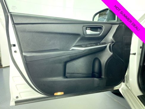 Used 2017 Toyota Camry SE image 21