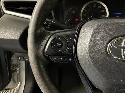 Used 2020 Toyota Corolla LE image 24