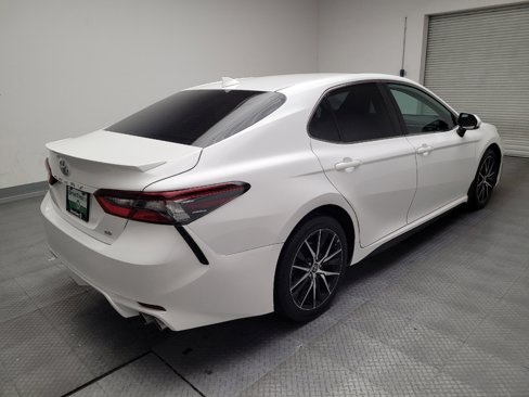 Used 2022 Toyota Camry SE image 9
