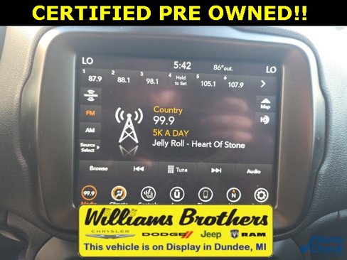 Certified 2022 Jeep Renegade Latitude w/ Convenience Group image 15