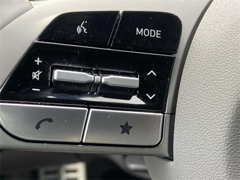 Used 2025 Hyundai Elantra Sport image 16