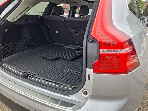 Used 2020 Volvo XC60 T5 Momentum w/ Protection Package Premier image 13