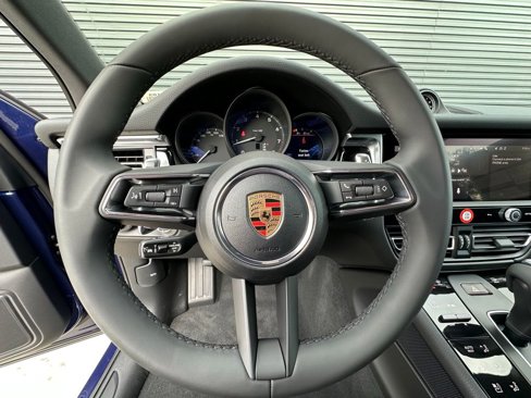Used 2025 Porsche Macan image 17