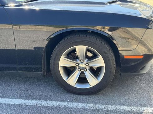 Used 2017 Dodge Challenger SXT image 5