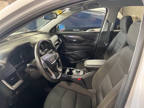 Used 2022 GMC Terrain SLE image 9