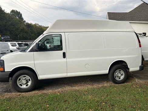 Used 2015 Chevrolet Express 2500 image 2