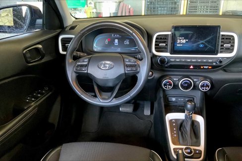 Used 2023 Hyundai Venue Limited image 5